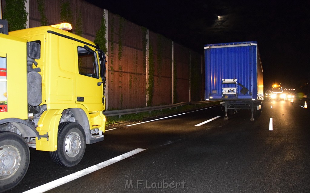 LKW Verfolgung A 3 Rich Oberhausen gestellt mit Nagelbrett Hoehe AS Koeln Dellbrueck P61.JPG - Miklos Laubert